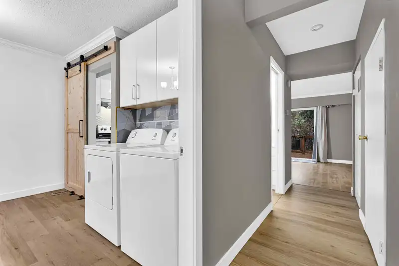 24 27090 32 AVENUE - photo 2 of 38
