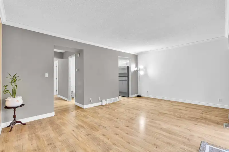 24 27090 32 AVENUE - photo 3 of 38