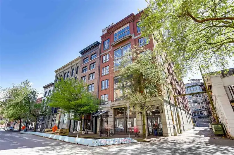 501 28 POWELL STREET - photo 1 of 23