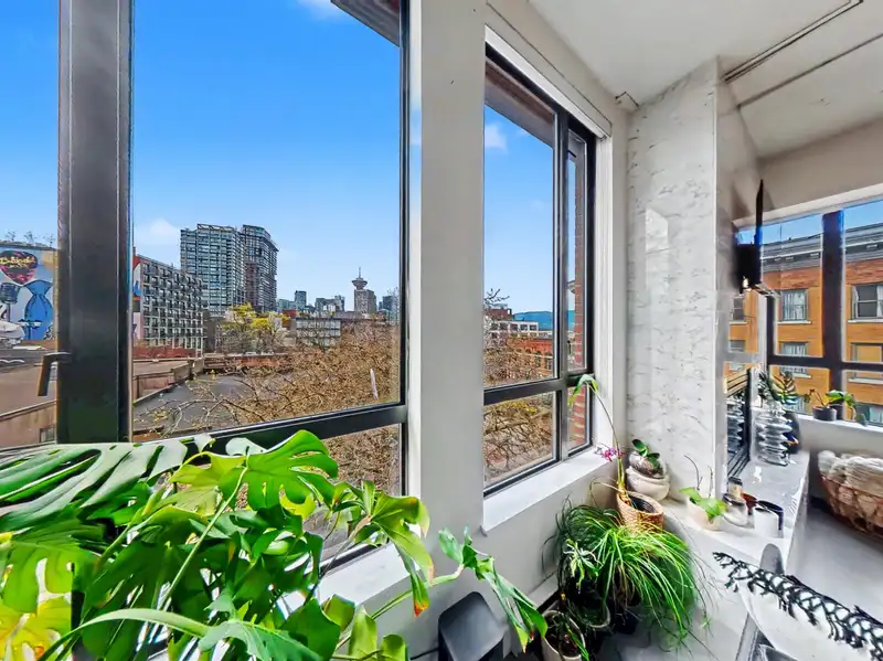 501 28 POWELL STREET - photo 3 of 23
