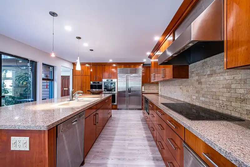 5260 KEW ROAD - photo 2 of 40