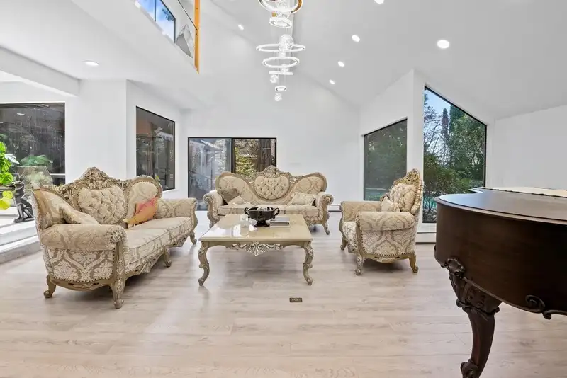 5260 KEW ROAD - photo 4 of 40