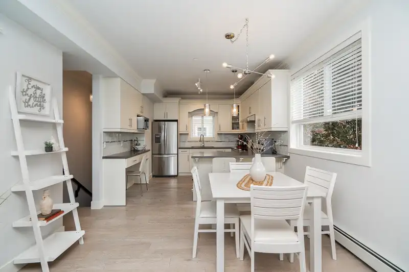 201 3488 SEFTON STREET - photo 4 of 37