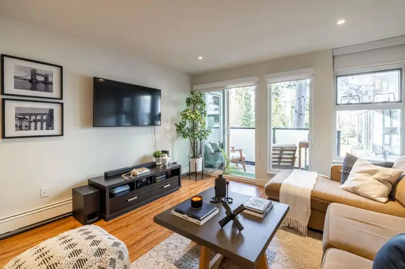 110 1850 E SOUTHMERE CRESCENT - photo 1 of 27
