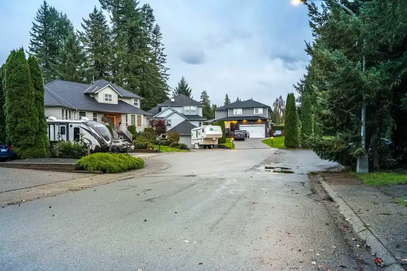 9417 204A STREET - photo 4 of 40