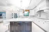7751 SUNNYHOLME CRESCENT - thumbnail 12