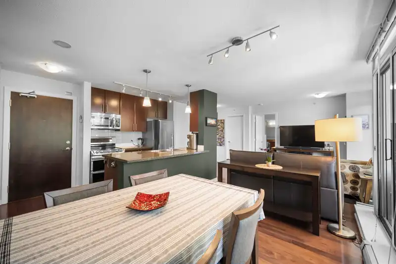501 618 ABBOTT STREET - photo 3 of 28