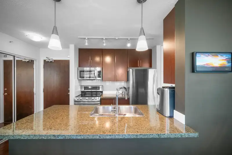 501 618 ABBOTT STREET - photo 4 of 28