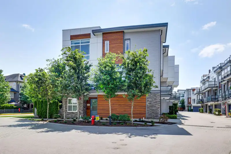 138 7947 209 STREET - photo 2 of 36