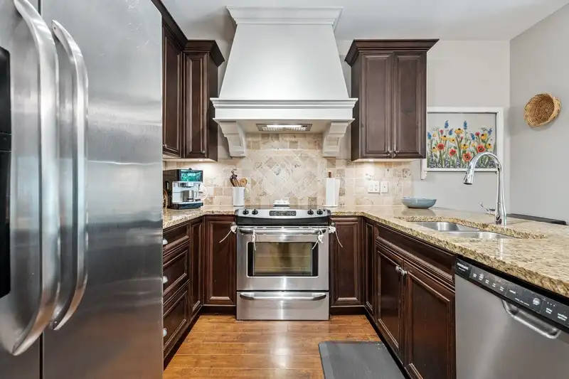 202 19530 65 AVENUE - photo 4 of 22
