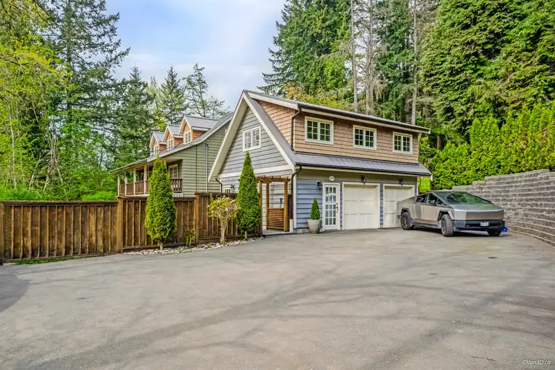 1570 EAST ROAD - photo 1 of 40