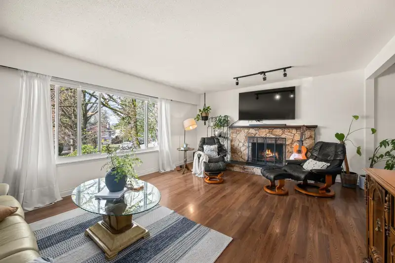 5866 179A ST STREET - photo 4 of 36