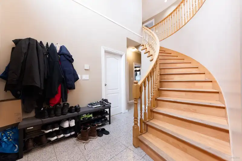 3207 VIMY CRESCENT - photo 3 of 38