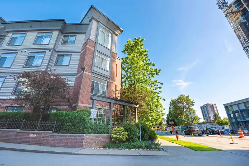 309 10499 UNIVERSITY DRIVE - photo 1 of 27