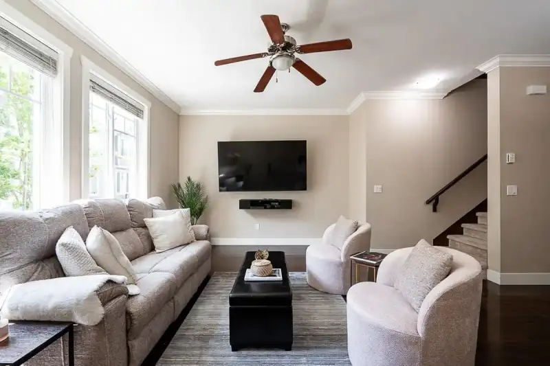 33 15399 GUILDFORD DRIVE - photo 1 of 24