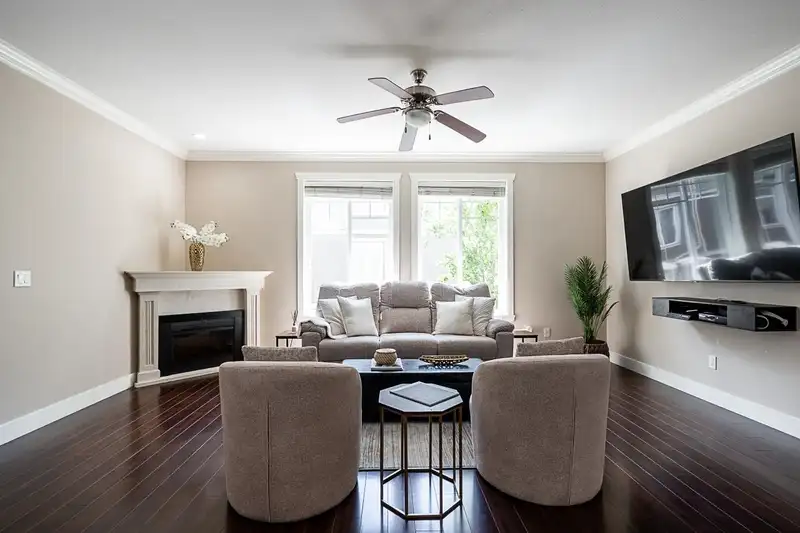 33 15399 GUILDFORD DRIVE - photo 2 of 24