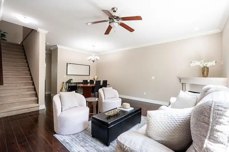 33 15399 GUILDFORD DRIVE - photo 3 of 24
