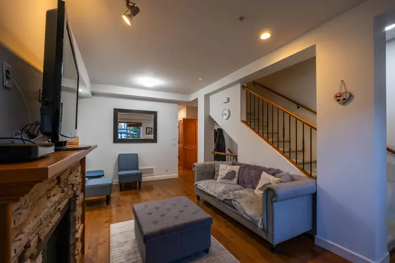 22 20738 84 AVENUE - photo 4 of 33