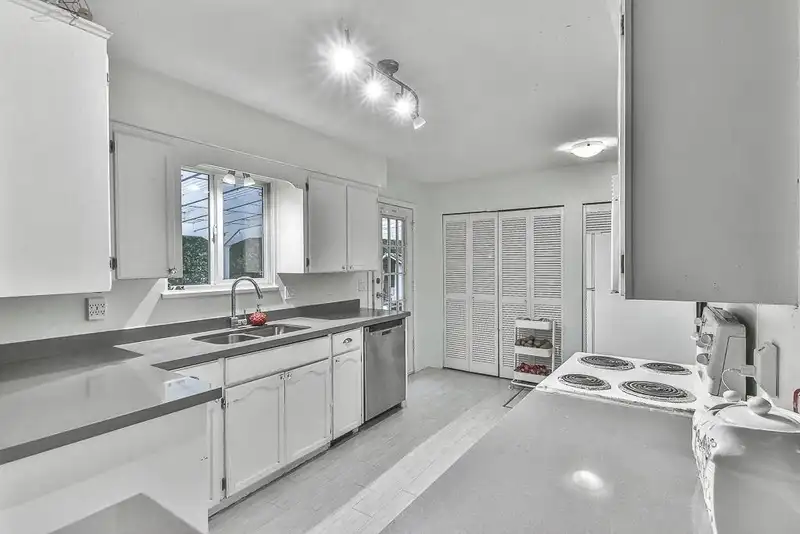23740 FRASER HIGHWAY - photo 3 of 12