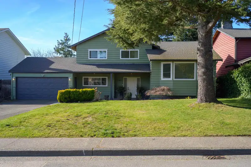 1345 53A STREET - photo 3 of 40