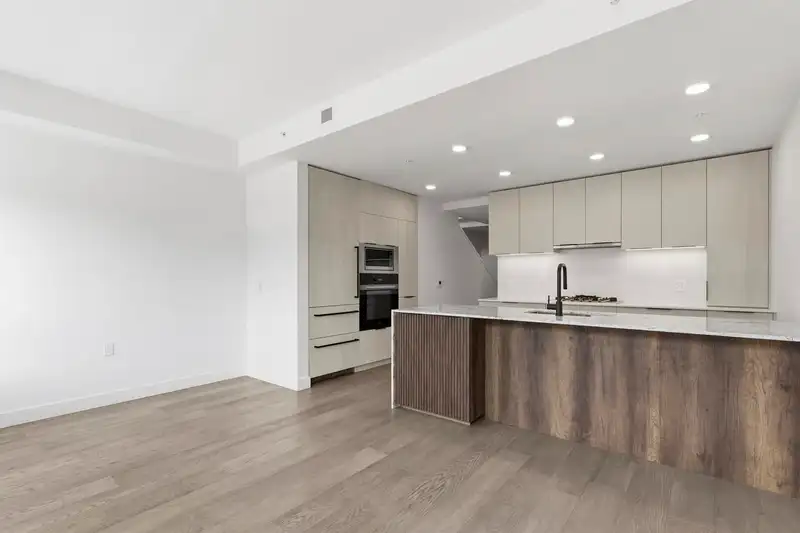 304 3590 W 39TH AVENUE - photo 1 of 28