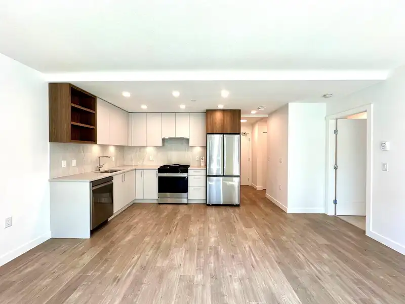 313 723 GROVER AVENUE - photo 3 of 23
