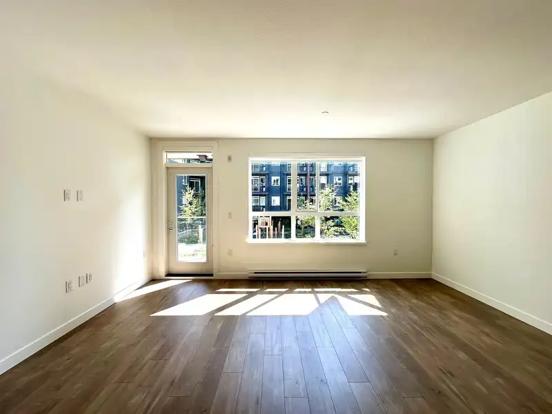 313 723 GROVER AVENUE - photo 4 of 23