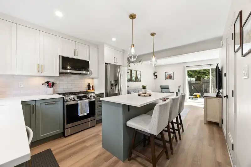 8916 ORION PLACE - photo 2 of 27