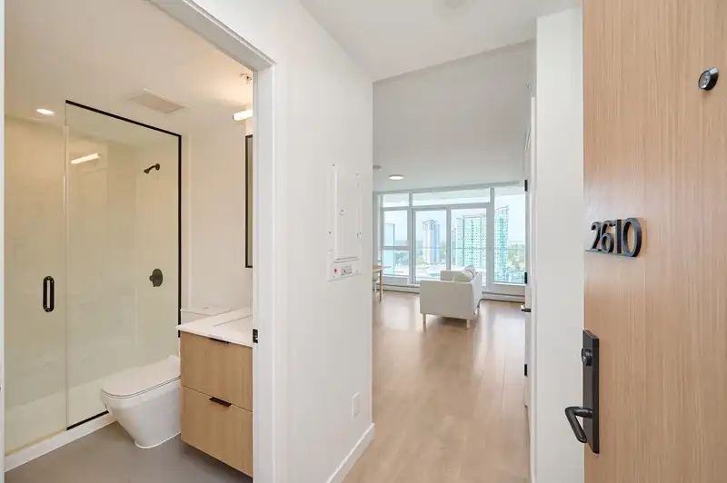 2610 13685 102 AVENUE - photo 2 of 23