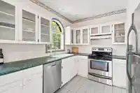 1010 LONDON STREET - thumbnail 10