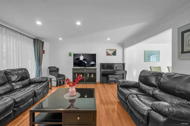 310 MACBETH CRESCENT - photo 4 of 23