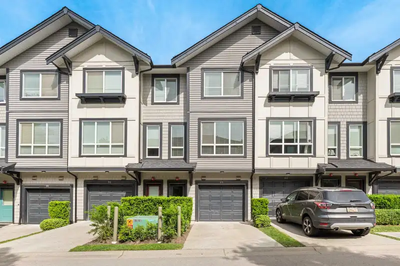 89 8570 204 STREET - photo 2 of 40