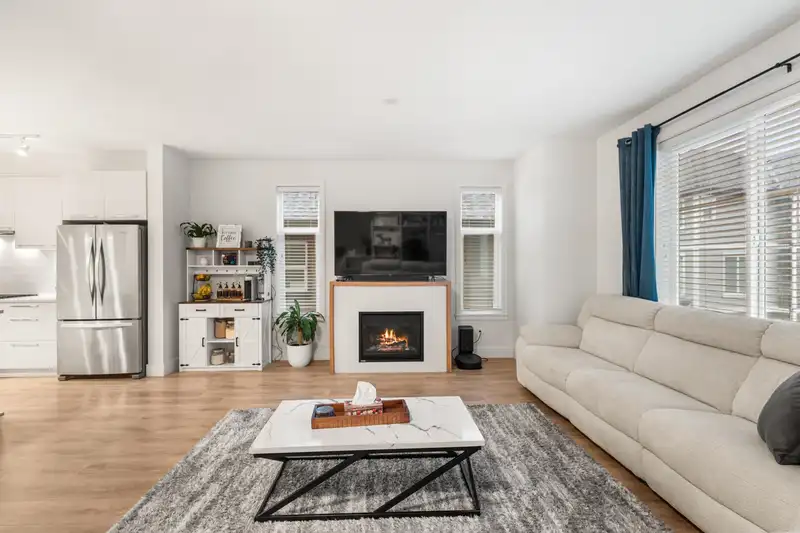 81 8217 204B STREET - photo 2 of 40
