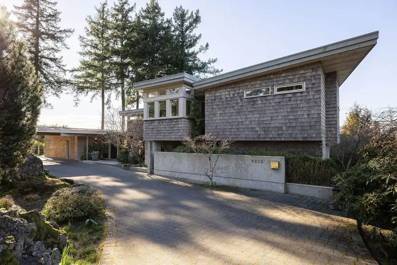 6235 OVERSTONE DRIVE - photo 2 of 40