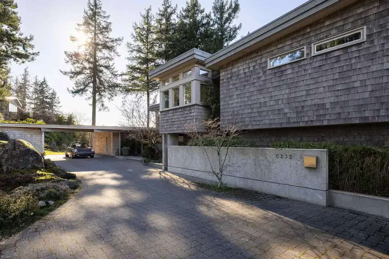 6235 OVERSTONE DRIVE - photo 3 of 40