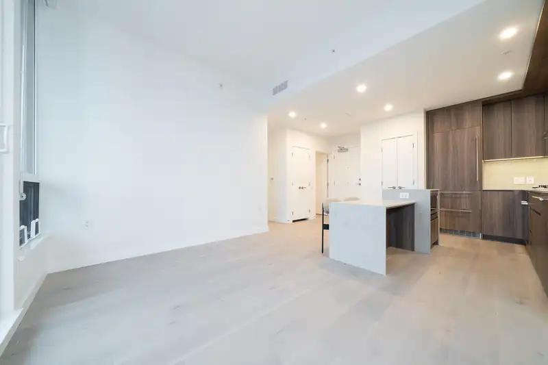505 5212 CAMBIE STREET - photo 2 of 33