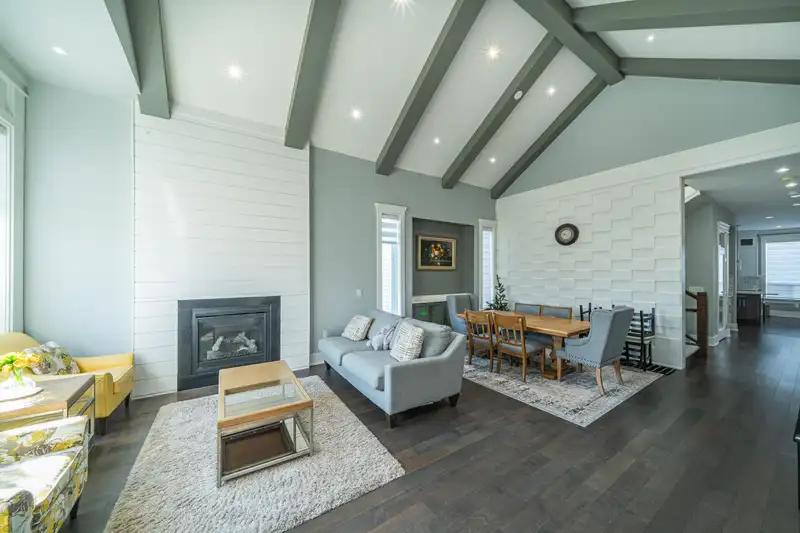 15441 76B AVENUE - photo 4 of 27