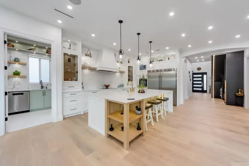 16129 108 AVENUE AVENUE - photo 4 of 35