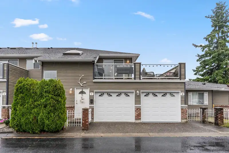 7 6280 48A AVENUE - photo 2 of 25