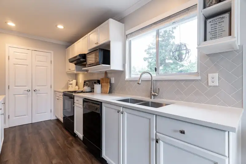 7 6280 48A AVENUE - photo 4 of 25