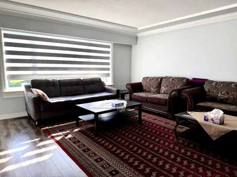 13443 91 AVENUE - photo 4 of 17
