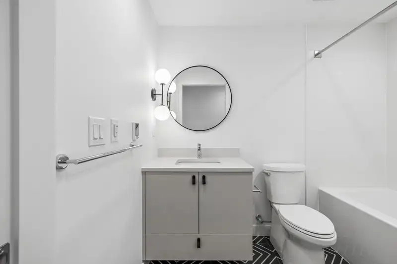 512 1680 E 12TH AVENUE - photo 4 of 16