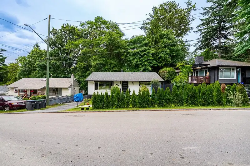 11460 141A STREET - photo 2 of 37