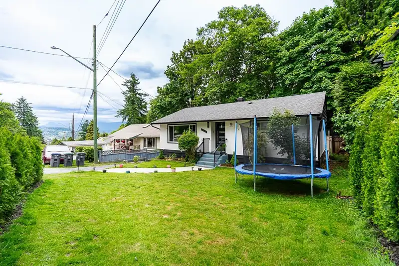 11460 141A STREET - photo 4 of 37