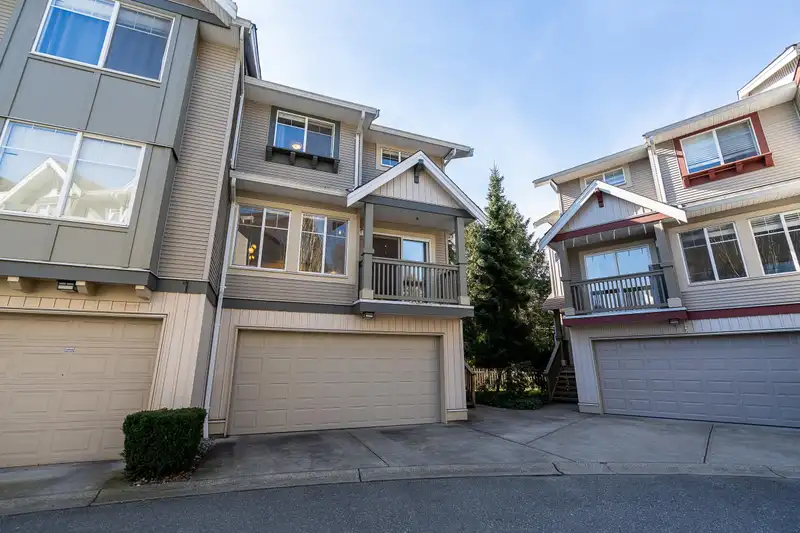 49 6651 203 STREET - photo 3 of 39