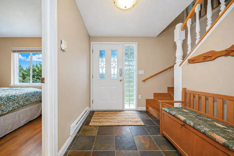 772 APPLEYARD COURT - photo 3 of 35