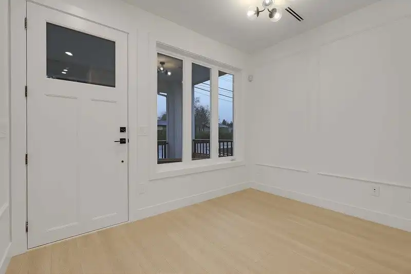 7826 118 STREET - photo 4 of 25