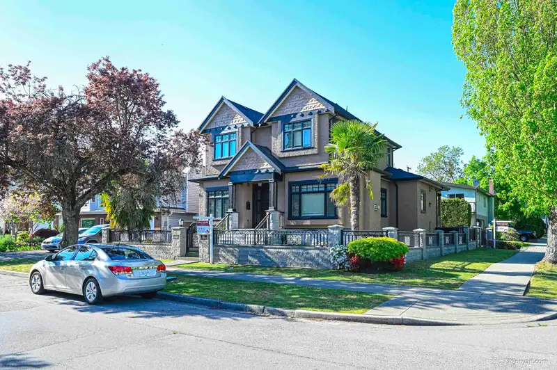 1091 E 55TH AVENUE - photo 2 of 39