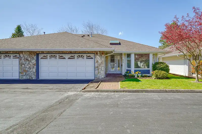 53 21746 52 AVENUE - photo 1 of 38
