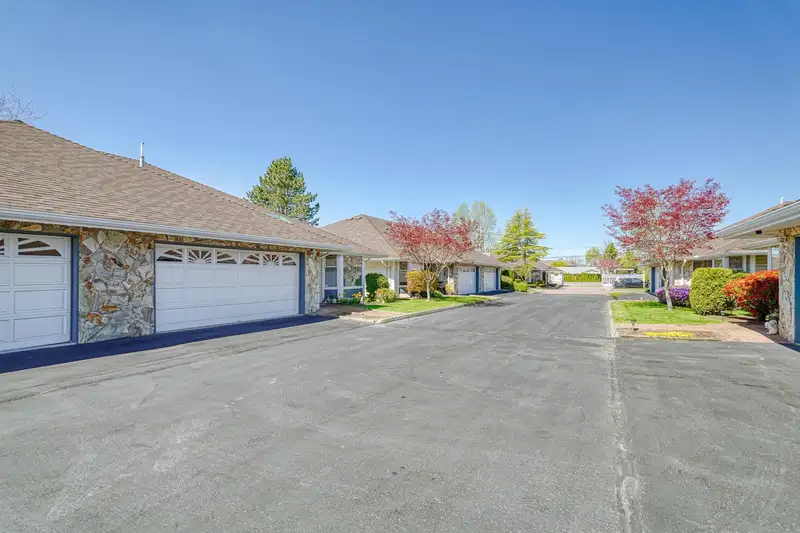 53 21746 52 AVENUE - photo 3 of 38